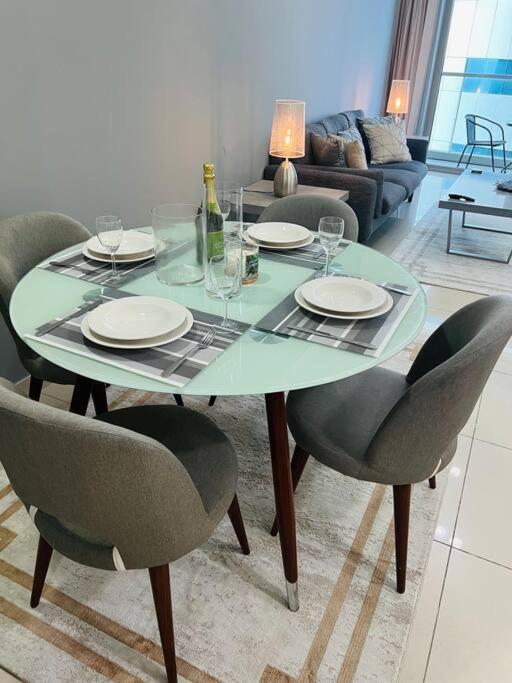 1 Bed Apartment With Sea View, Pool, Gym & Free Parking In Dubai Marina المظهر الخارجي الصورة