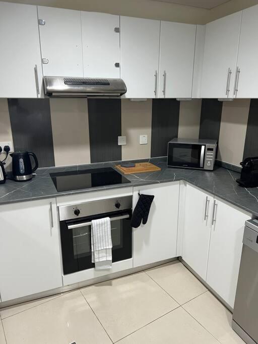 1 Bed Apartment With Sea View, Pool, Gym & Free Parking In Dubai Marina المظهر الخارجي الصورة